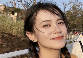 何姣