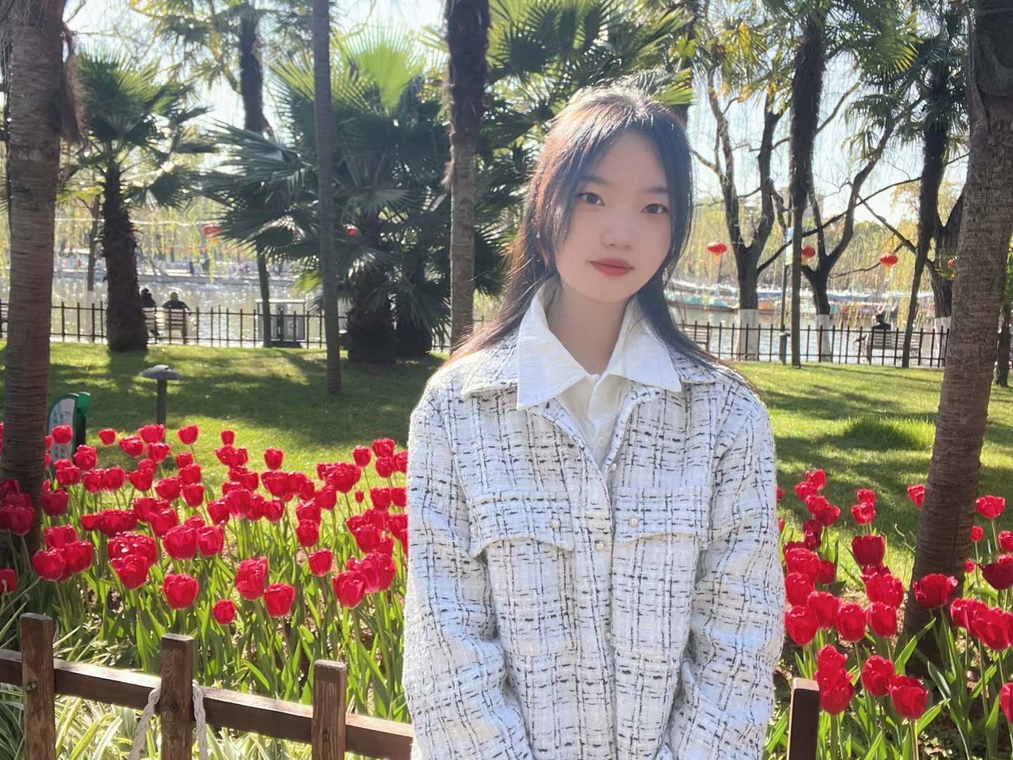 吕双照片
