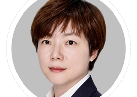 李坚
